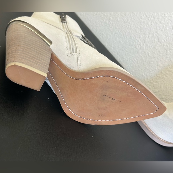 DKNY 8.5M Off White Tizz Embellished Pointed Toe Ankle Booties WESTERN SUEDE - Picture 7 of 15